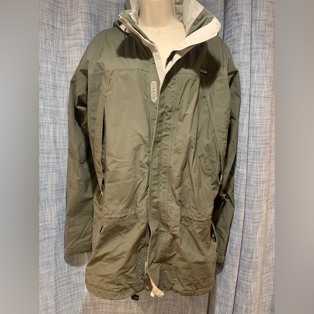 Men’s size XL Patagonia rain jacket